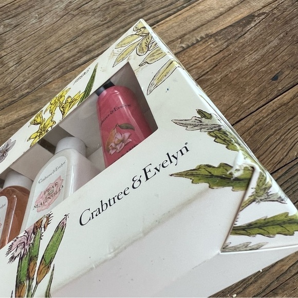 Crabtree and Evelyn Pear and Pink Magnolia Travel Size Gift Set New in Box - Picture 13 of 14